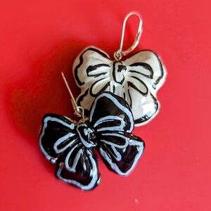 Bow Earrings in Black and White 2-D